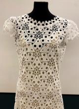 1930’s-style White cut out lace gown/38