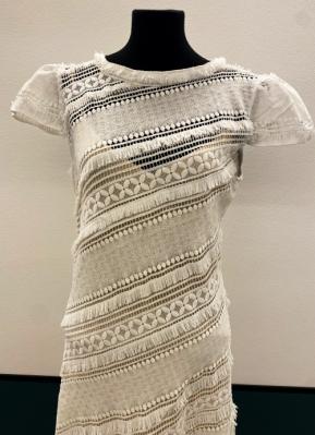 1930’s-style White tiny fringe gown/38
