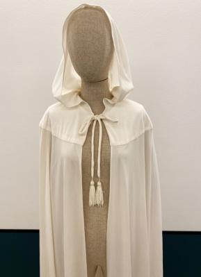 1970’s Cream cape with hood/38