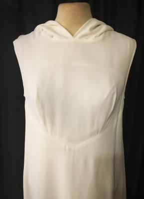 1970’s White silk crepe gown with hood/36-38