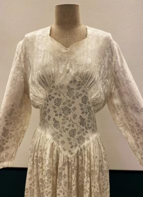 1950’s Ivory brocade gown/38-40