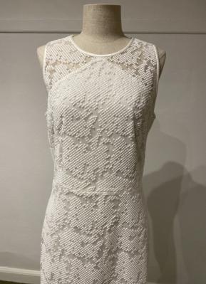 White column gown with small buttons/40