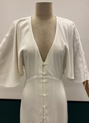 White button-down gown with train/36
