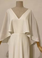 White crepe gown with batwing sleeves/36-38