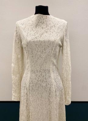 1960’s White lace dress with long sleeves/36