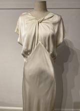 Ivory bias-cut keyhole gown/38-40
