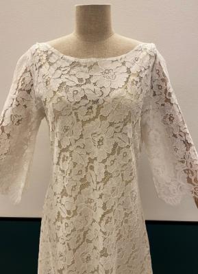 1930’s-style White floral lace gown/38-40