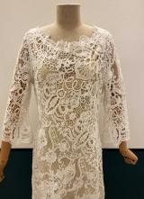 1930’s-style White ornated-lace gown/40