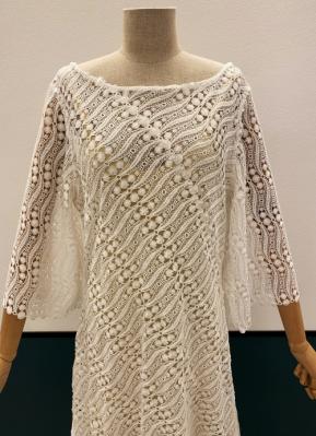 1930’s-style White waves-lace gown/42