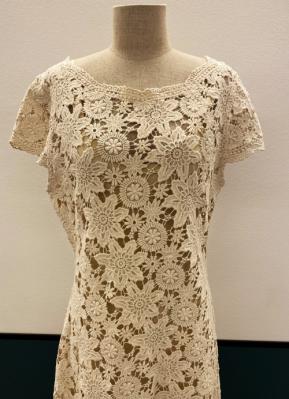 1930’s-style Ecru star-lace dress/40