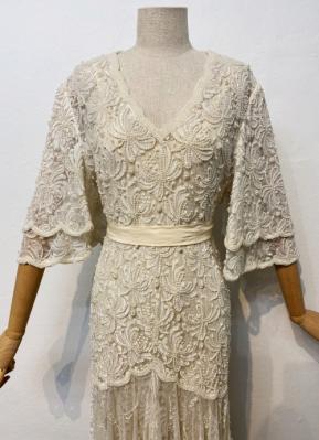 1980’s Ivory lace gown with pearls/42
