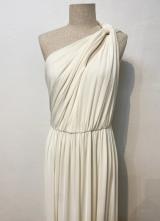 White one-shoulder draped gown/40