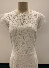 White lace gown with open back/36-38